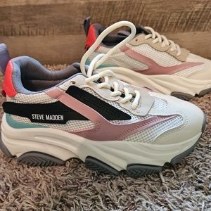 Women's Steve Madden tennis shoes athletic sneakers  Size 6